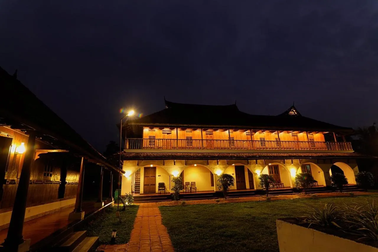 Hotel Kumarakom Heritage Resort Kottayam